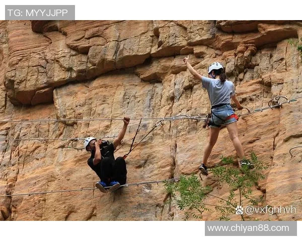 攀岩深度解析南京攀岩队的战术创新与边路渗透技巧 攀岩深度解析南京攀岩队的战术创新与边路渗透技巧